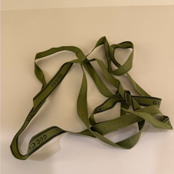 Gucci String - Picture 1 of 1